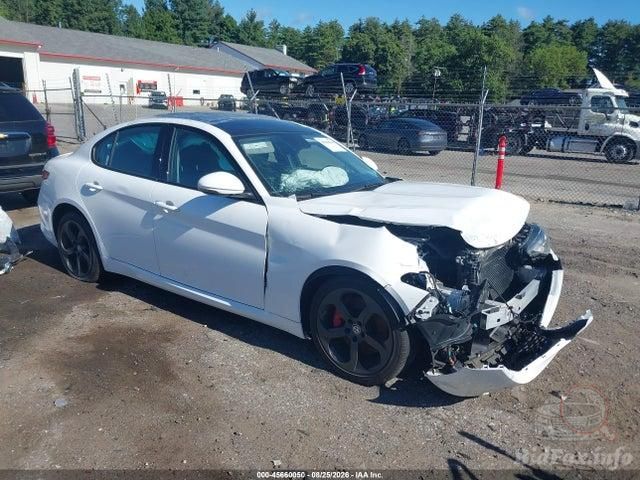 2017 Alfa Romeo Giulia — VIN ZARFAEDN4H7551177