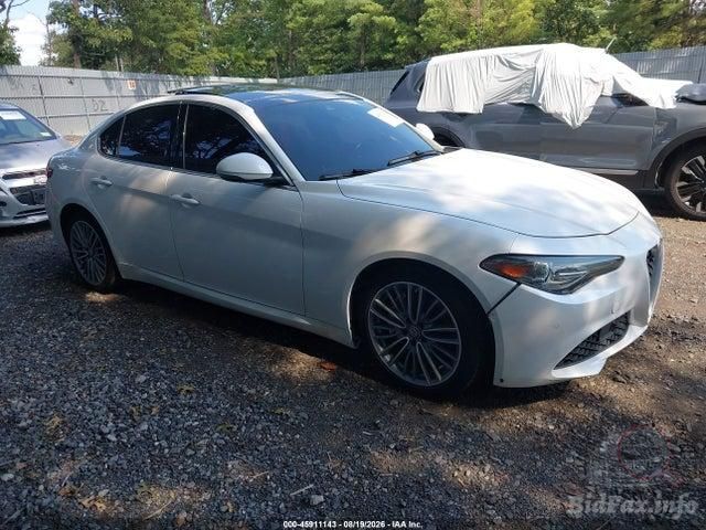 2018 Alfa Romeo Giulia — VIN ZARFAEEN1J7572783