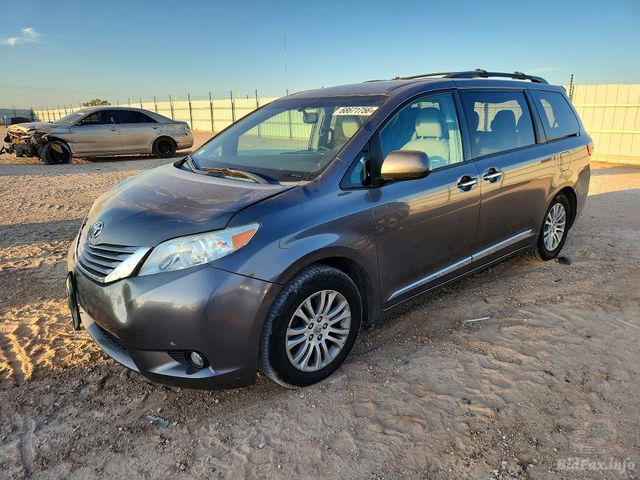 2015 Toyota Sienna — VIN 5TDYK3DC3FS554237